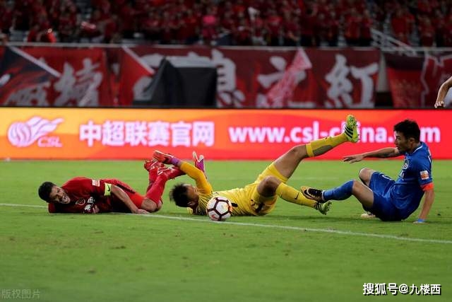 水晶宫报价企图抢夺福法纳，体检已完成